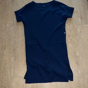 Aritzia Babaton navy blue shift dress with front pockets